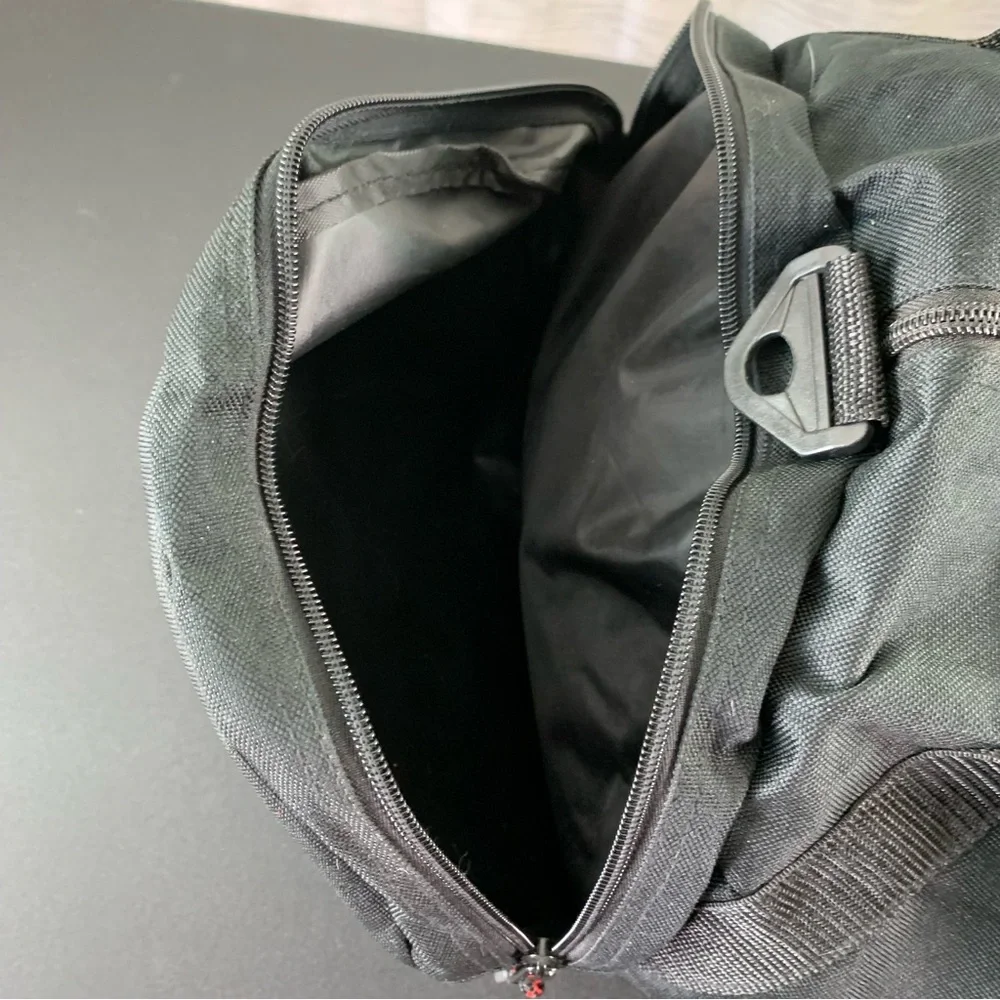 Leed’s Black Men's Duffle Bag